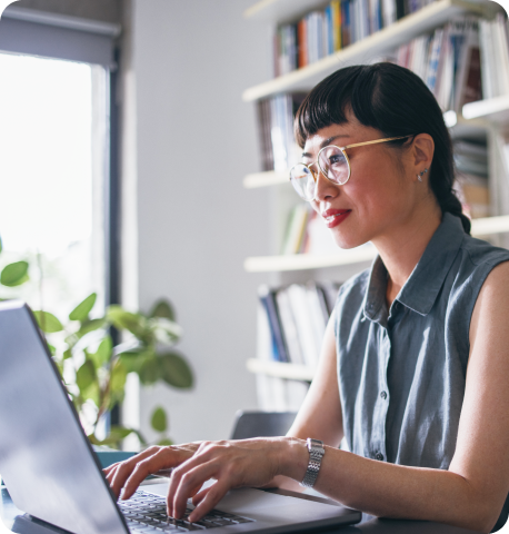 Expert reviewing resume Expert reviewing resume